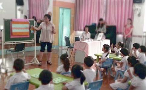 幼儿园乘坐校车安全中班教案（精选17篇）