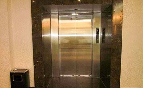 安全乘坐电梯作文