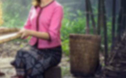 给一位交臂而过的妇女作文（精选7篇）