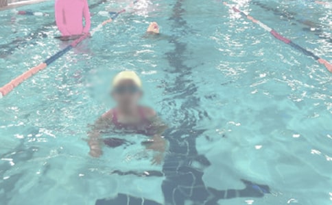 实用的游泳趣事作文三篇