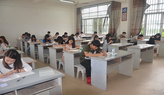 实用的考试作文300字(推荐)