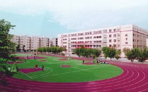实用的校园里的景物作文精华[9篇]